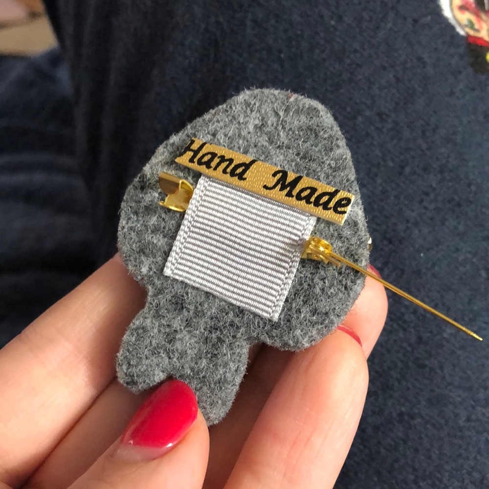 Brooches - Picture 2 of 2